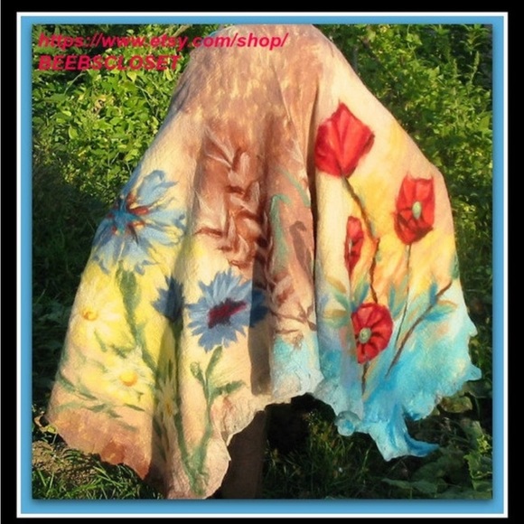 Wool Floral shawl, Floral wool wrap , Handcrafted OOAK - Picture 5 of 13